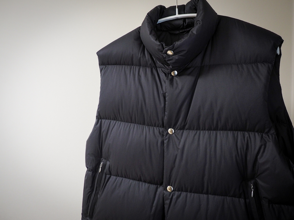 COMOLI ダウンベスト 購入レビュー【2022AW】 | めもぶろ