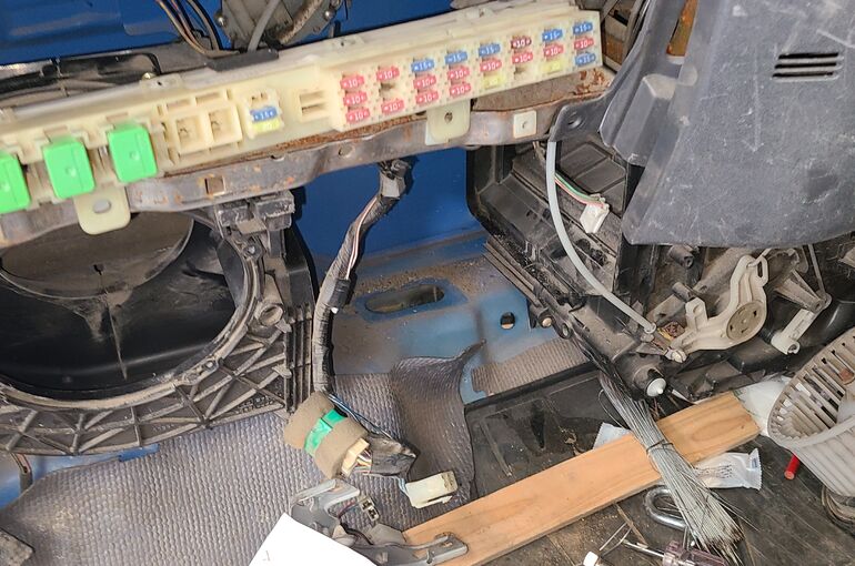 🚘️境町🚘️ 🔧車検🔧 🧰持ち込み🧰 いすゞエルフ エアコン修理