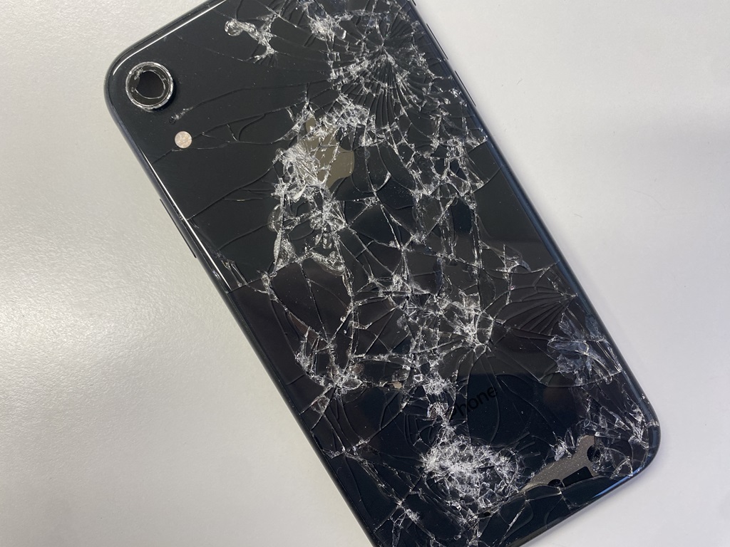 iPhone(アイフォン)バックパネル割れ修理 | iPhoneインカメラ修理