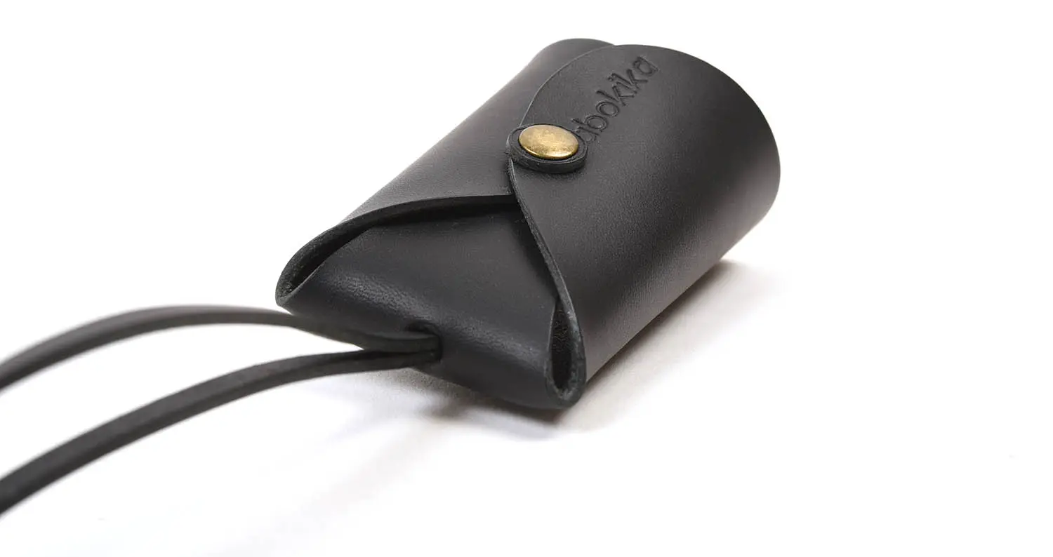 abokika ネックレスキーケース ブラック｜首掛けレザーキーケース