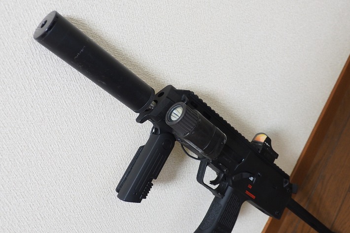 VFC 電動MP7】サイドレイルを加工して取り付けました | なぜベストを