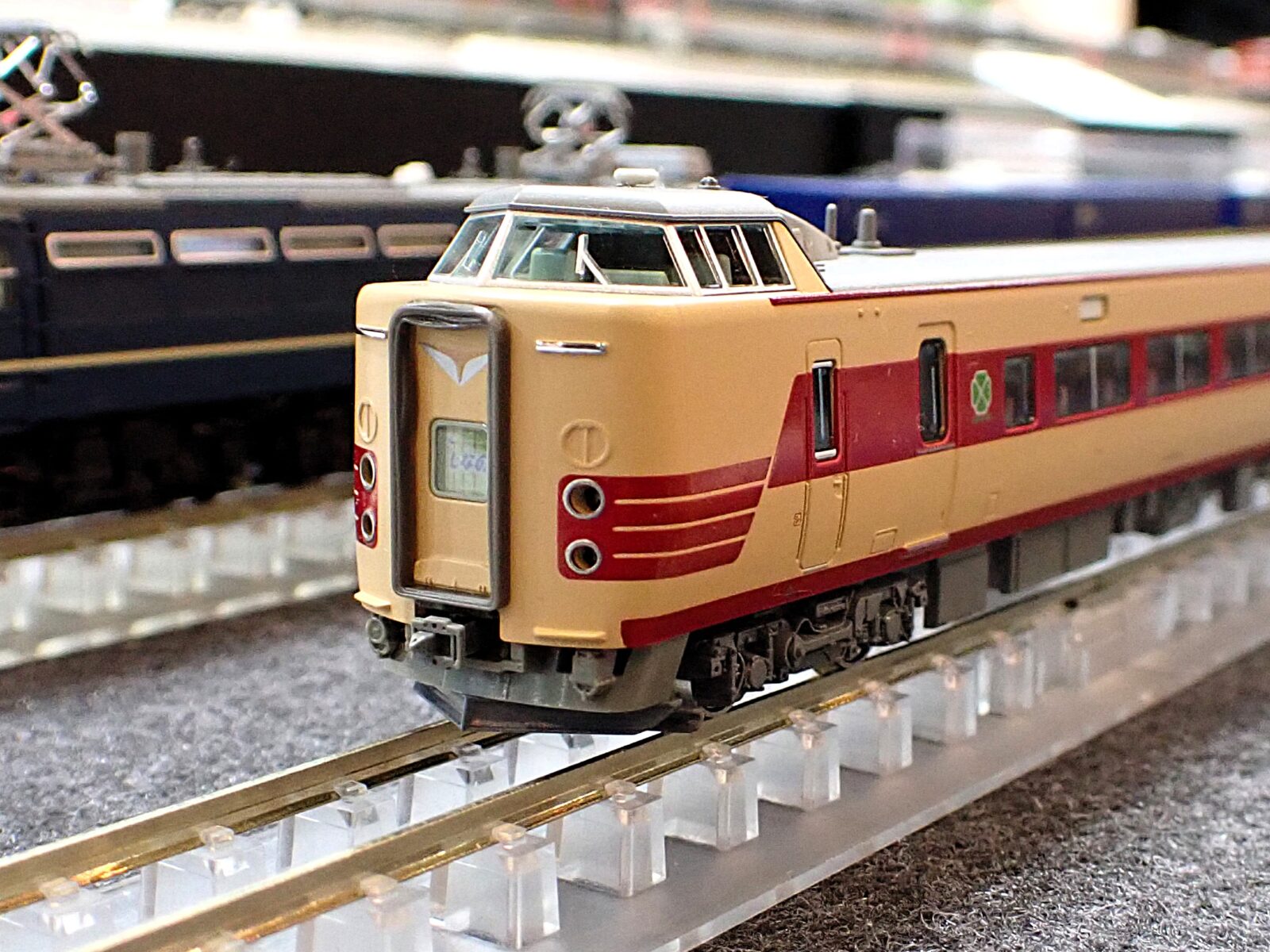 KATO 381系「しなの」（JR仕様） 6両基本セット 品番：10-2037 鉄道