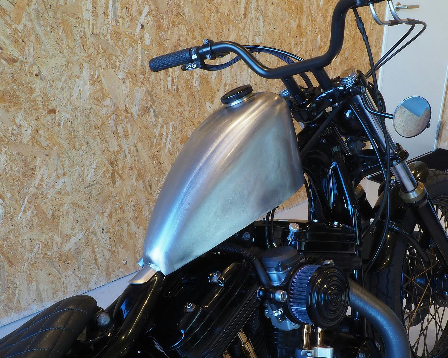 お盆まで限定値引】ハーレー ナロースポーツスタータンク お盆まで限定