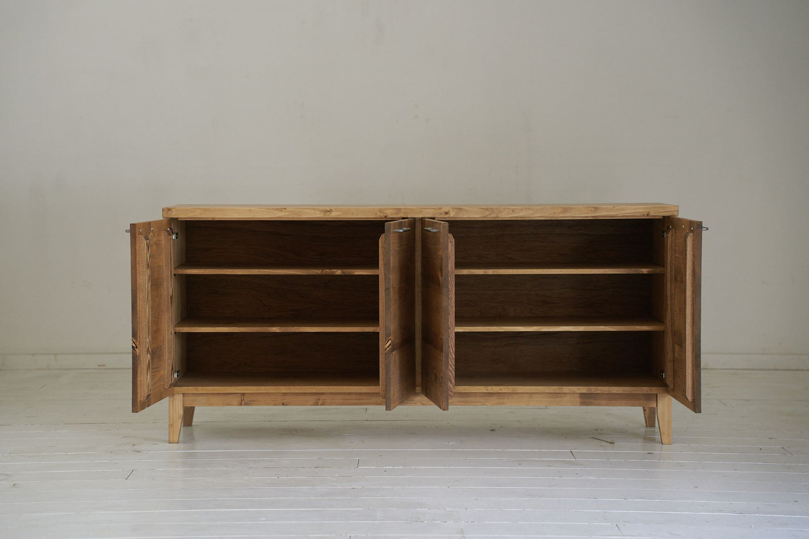 全面無垢の開き戸キャビネット – NEALD