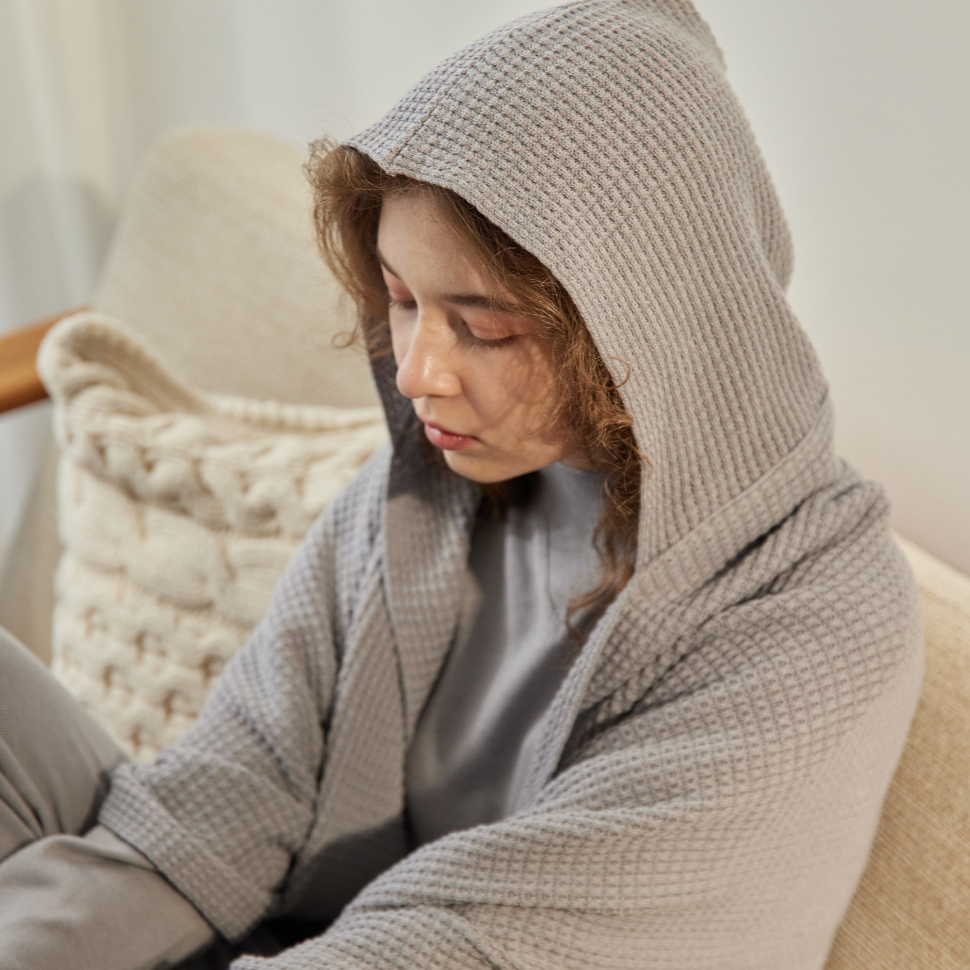 NETENE.｜ パフィーニットフードストール(Puffy Knit Hoodie Stole)