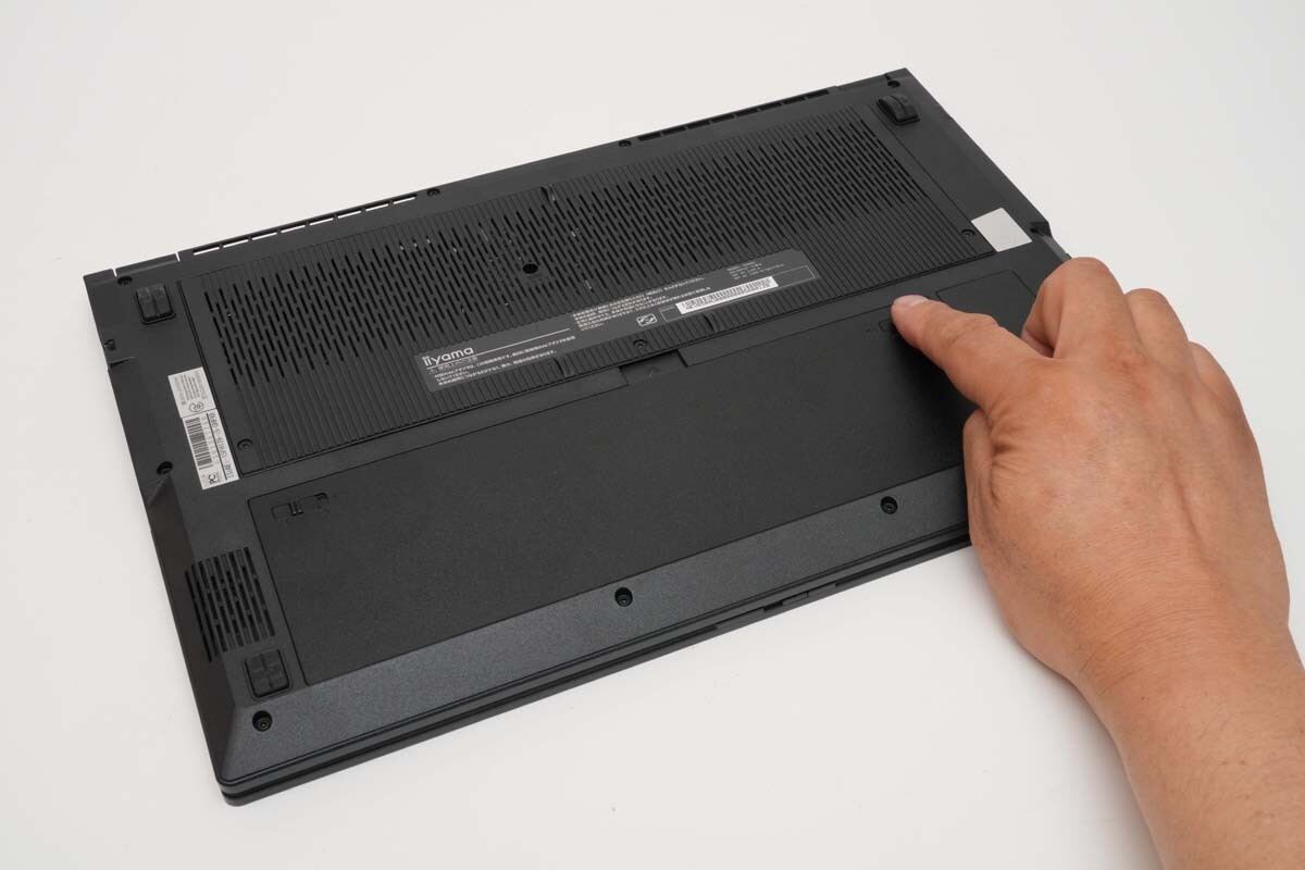 バッテリーが着脱できるノートPC!? 外出先でも出張でも安心の「iiyama