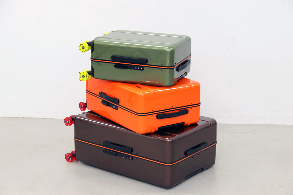 日本初上陸で話題、「Floyd」のスーツケースはビビッドカラーと