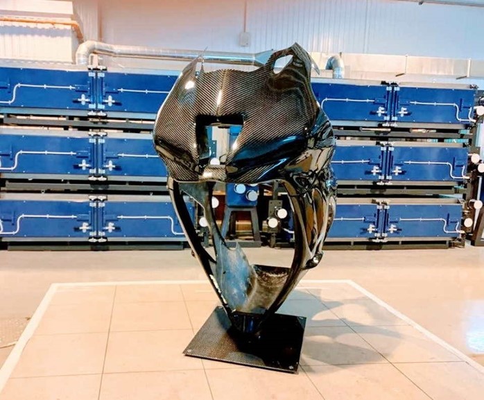 川崎重工業が誇るレーシングバイクのフェアリングを3Dプリンターが