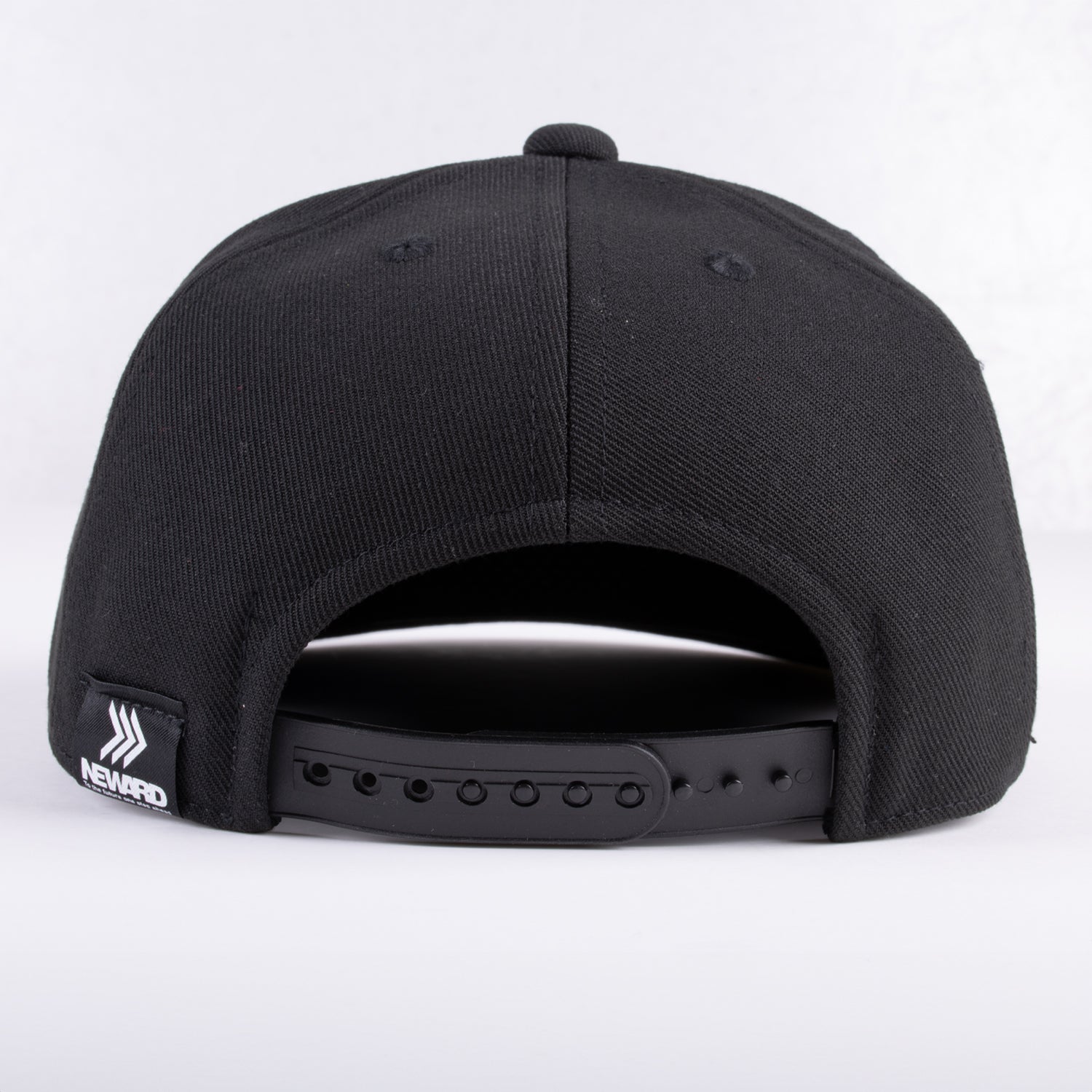ツバストレートキャップ ブラック NEWARD／ニューワード (REWARD