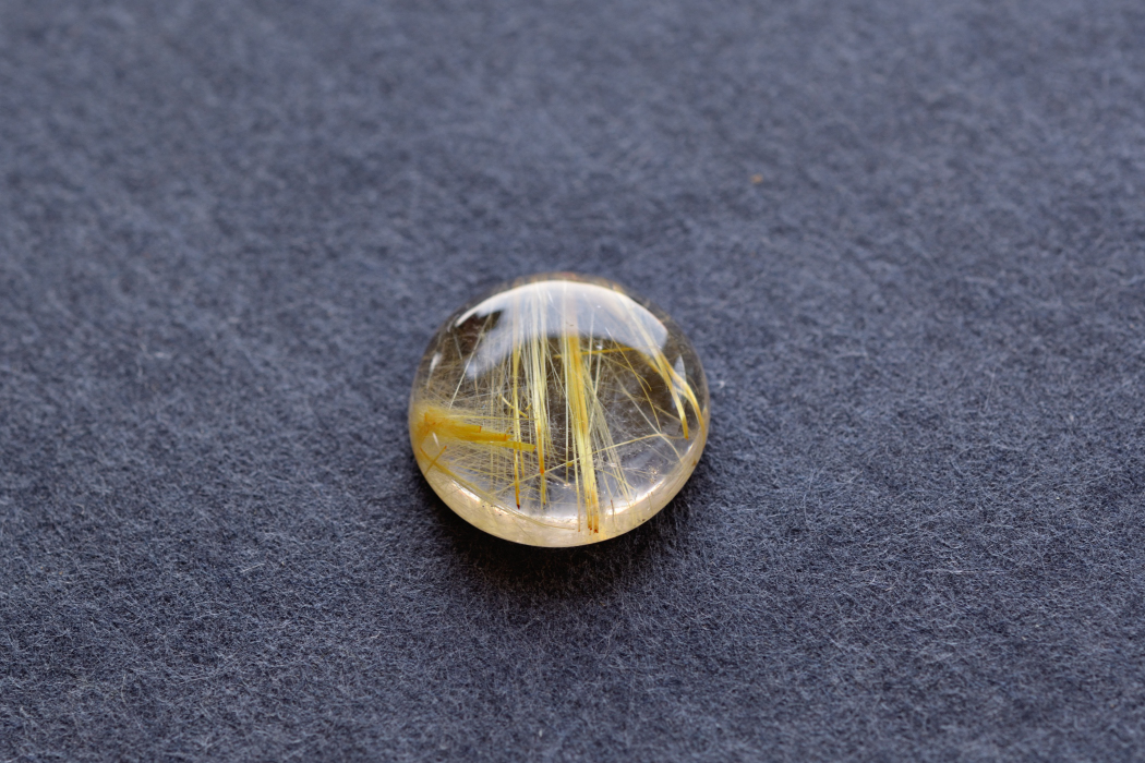 ゴールドルチルクォーツ【66】ルース・カボション（14×14mm）