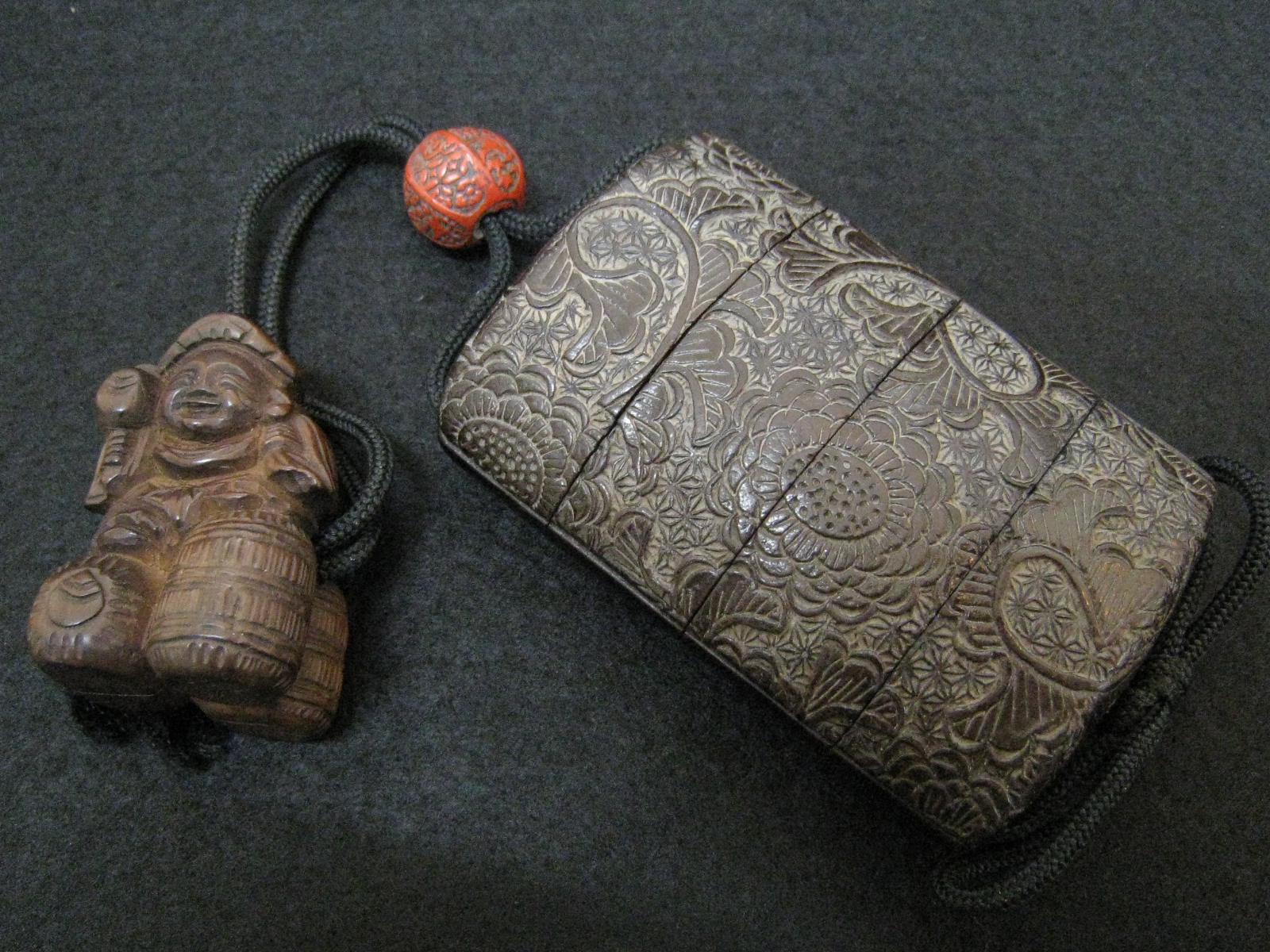 堆黒印籠 大黒根付 時代提物 堆朱細密彫印籠 買取りさせて頂きました