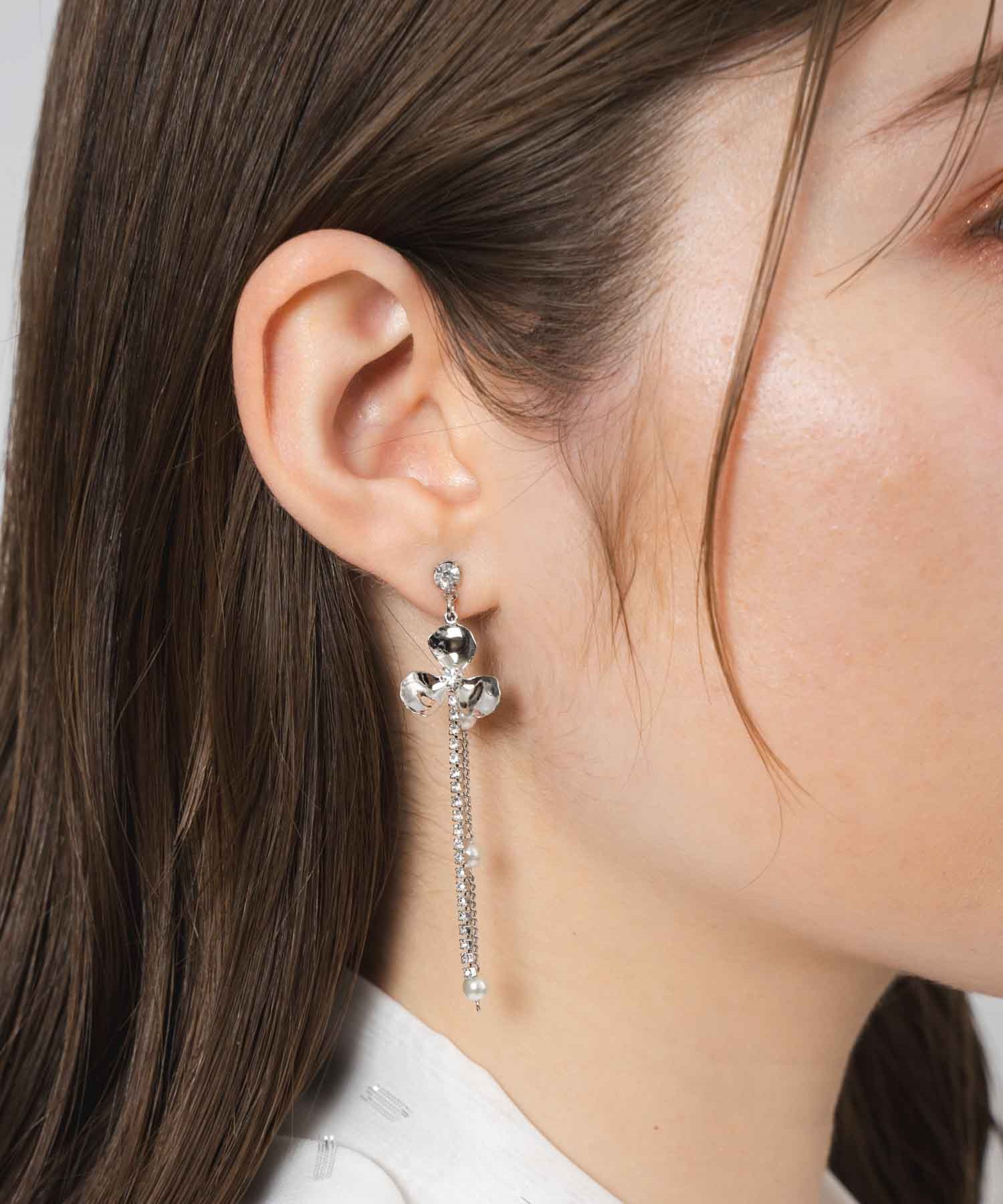 フラワーモチーフミックススウィングピアス | ピアス | NOELA OFFICIAL