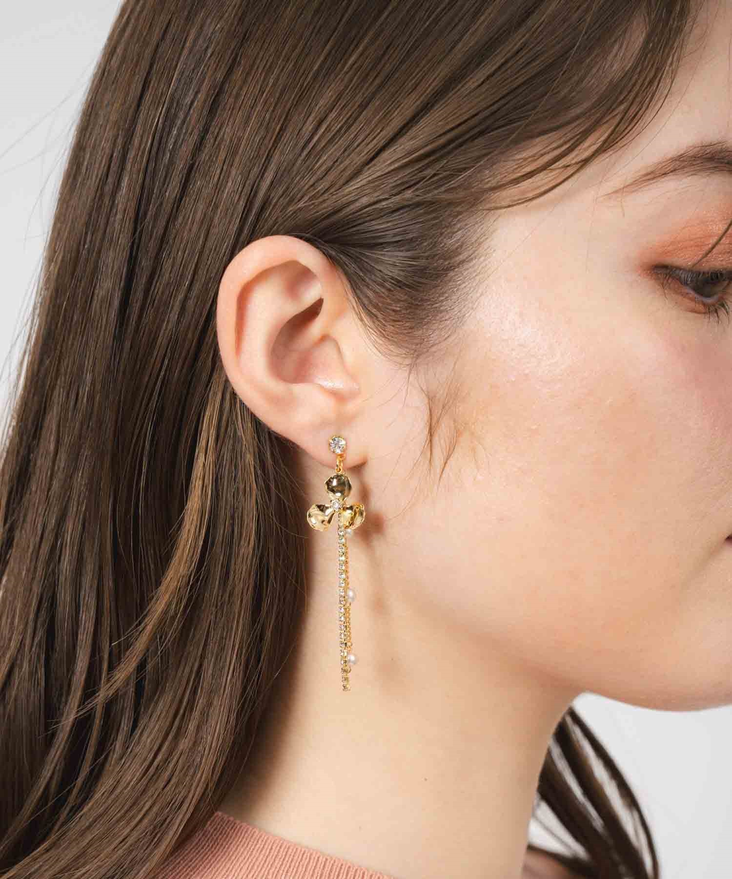 フラワーモチーフミックススウィングピアス | ピアス | NOELA OFFICIAL