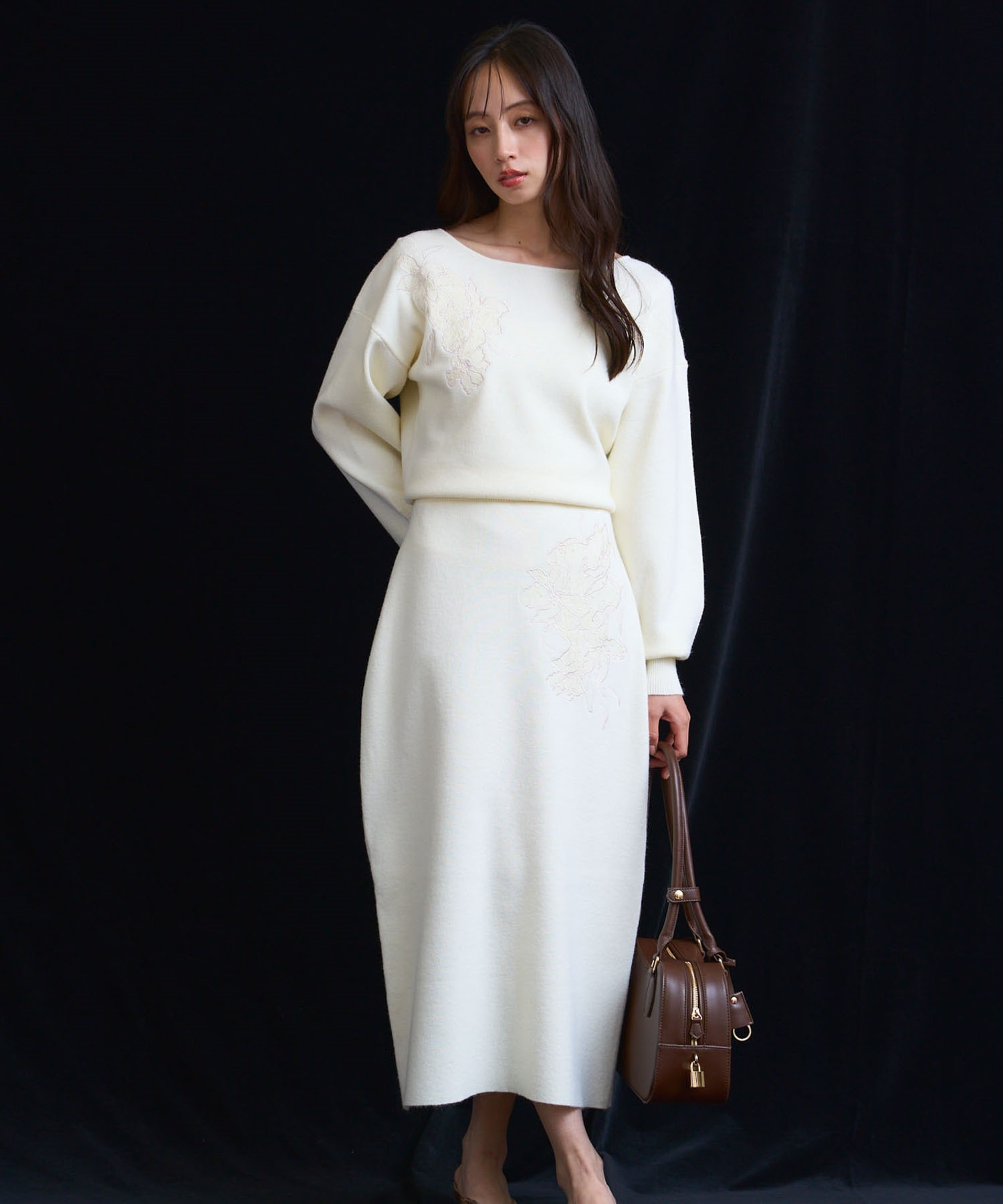 レース刺繍ニットワンピース | ニットワンピース | NOELA OFFICIAL WEB