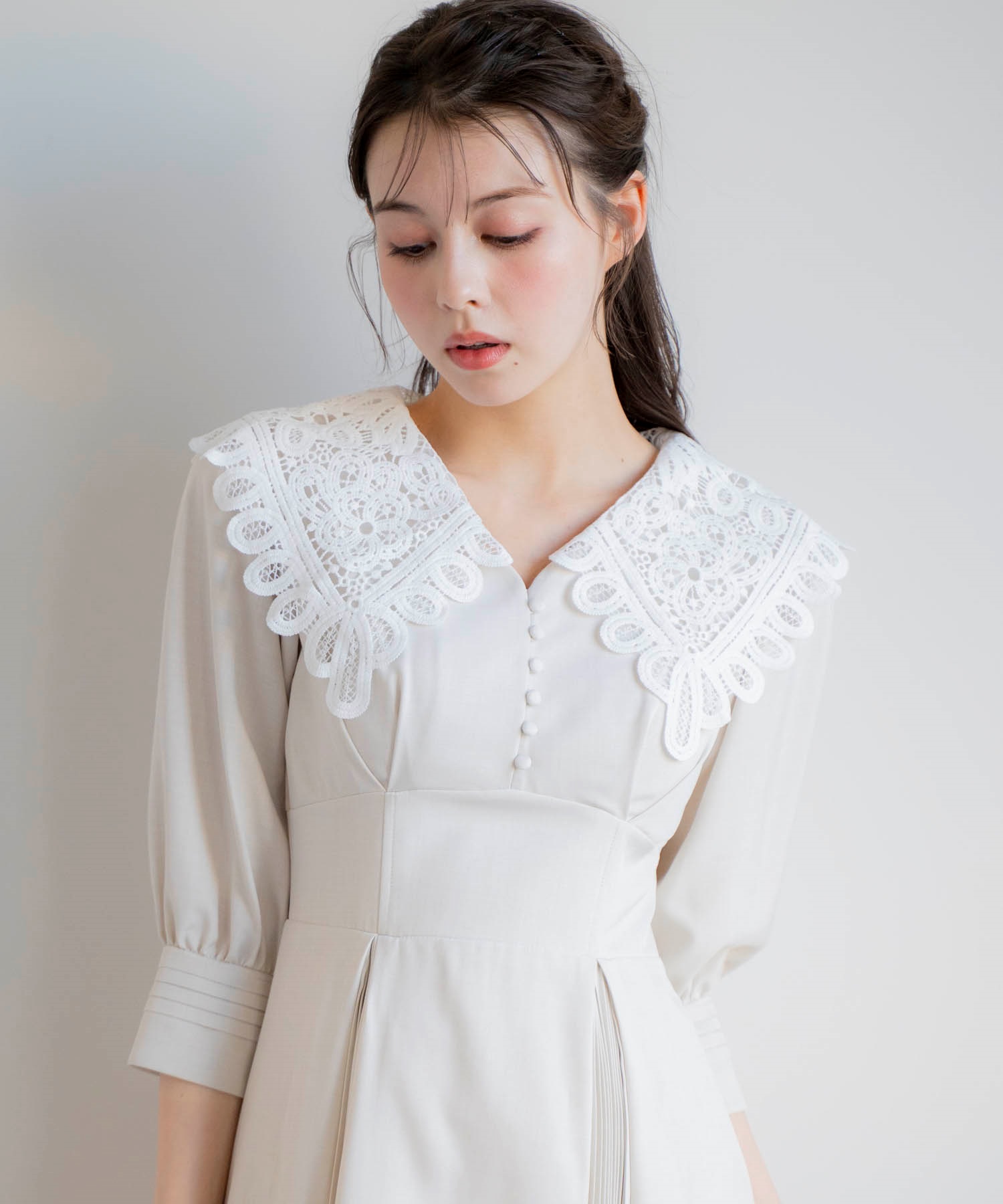 襟レースプリーツワンピ | ロングワンピース | NOELA OFFICIAL WEB STORE