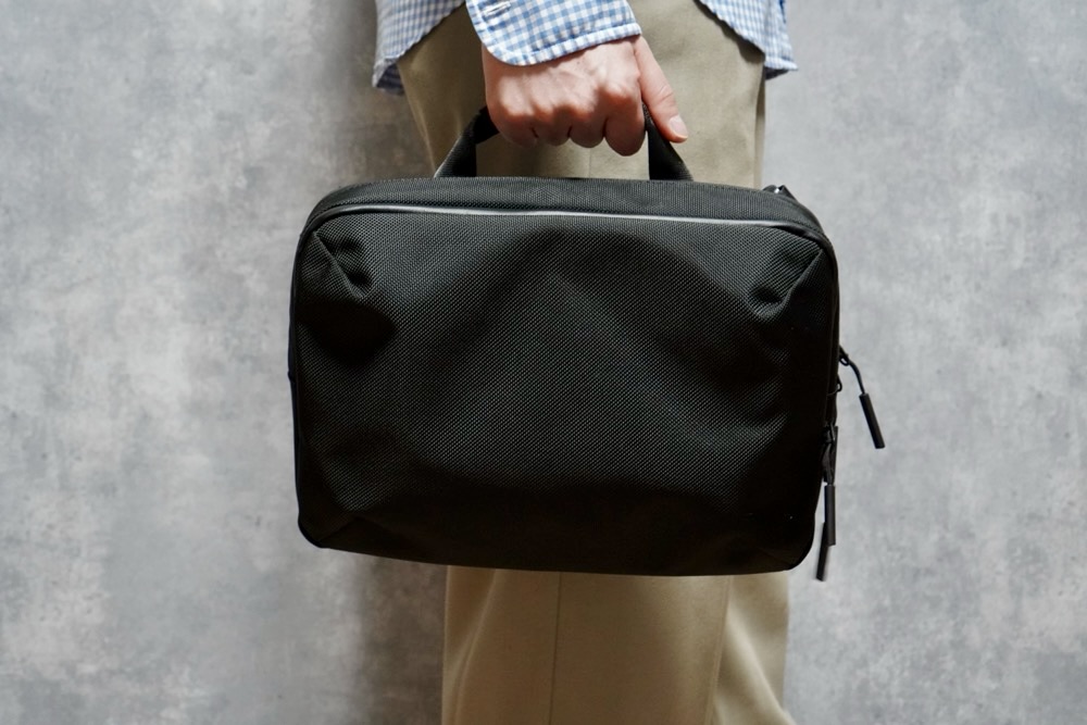 THE TOKYO TECHPACK SLING レビュー！iPadの持ち運びに抜群な