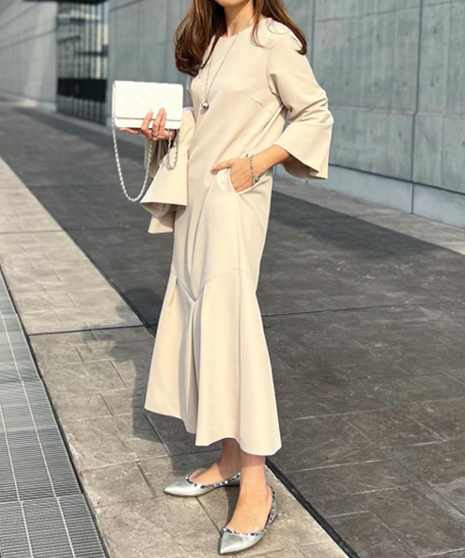 バックパールフレアスリーブワンピース Emma Taylor│STYLEDOOR