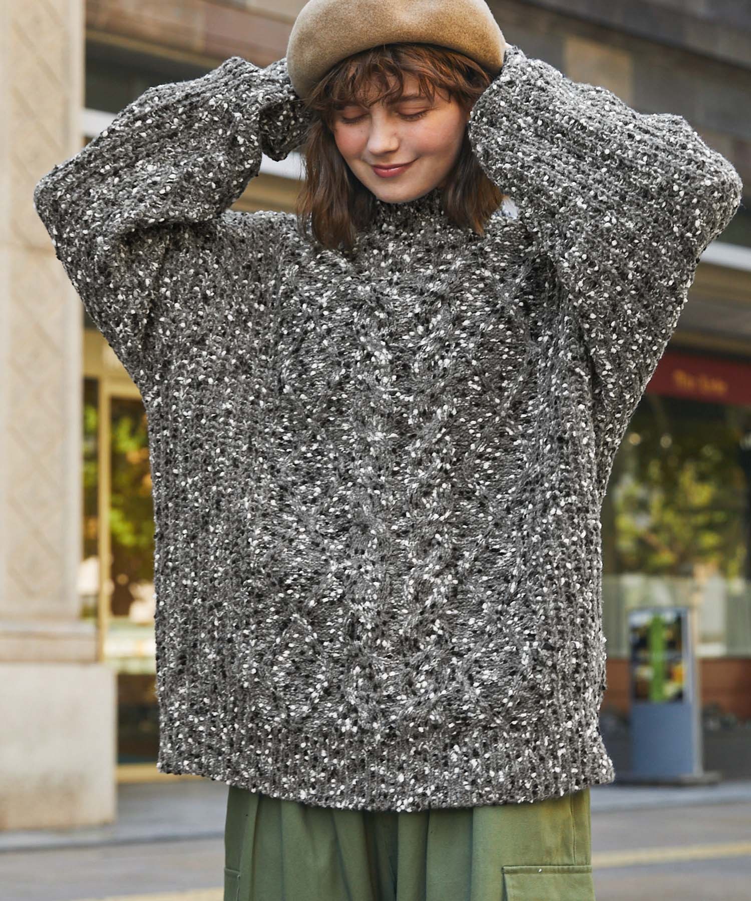 カラーネップニットケーブル編みハイネックプルオーバー MONO-MART