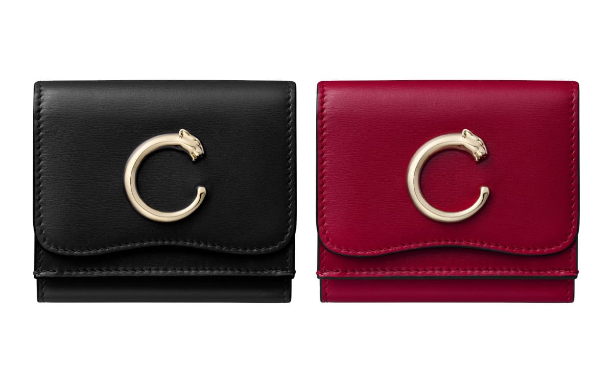カルティエの日本限定三つ折り財布、ブラック＆チェリーレッドのカラー