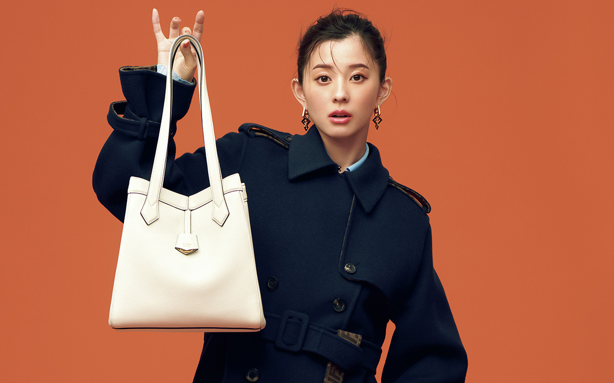 品格も対応力も！【フェンディ】の新作レザートートで秋おしゃれを