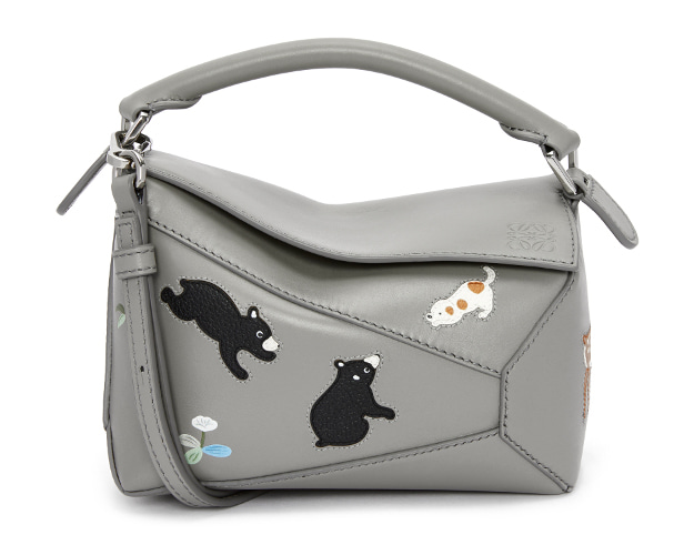 ロエベ×スナ・フジタ】ユニークなキャラクター入りバッグや小物が登場