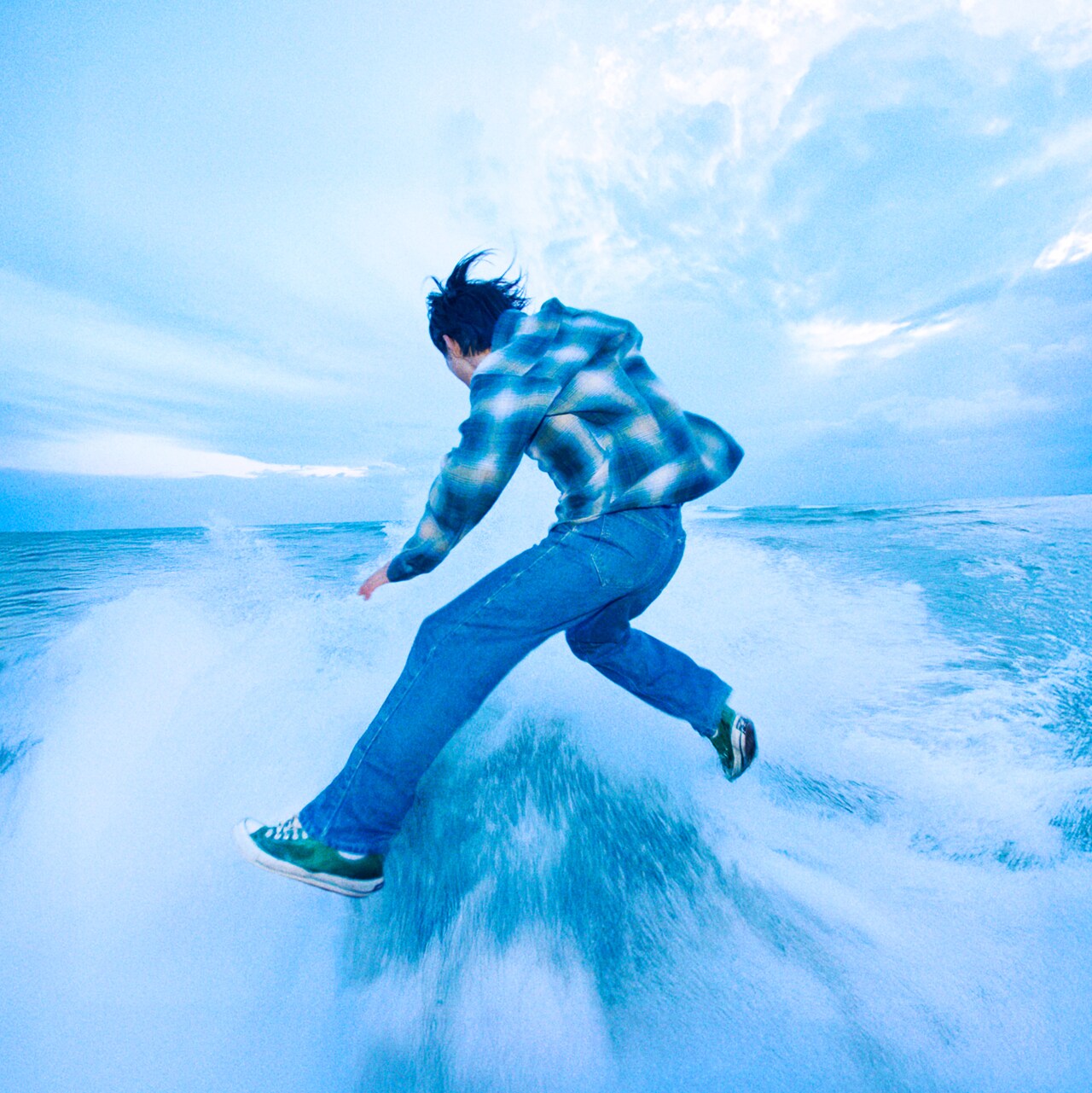 YOGEE NEW WAVESが新境地に挑んだ約2年半ぶり新曲配信、人見記念講堂