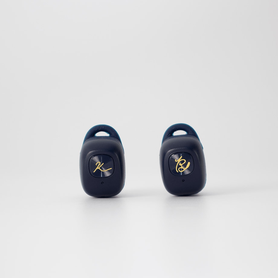 佐藤流司・岡宮来夢が監修、フルワイヤレスイヤホン“RooK”発売