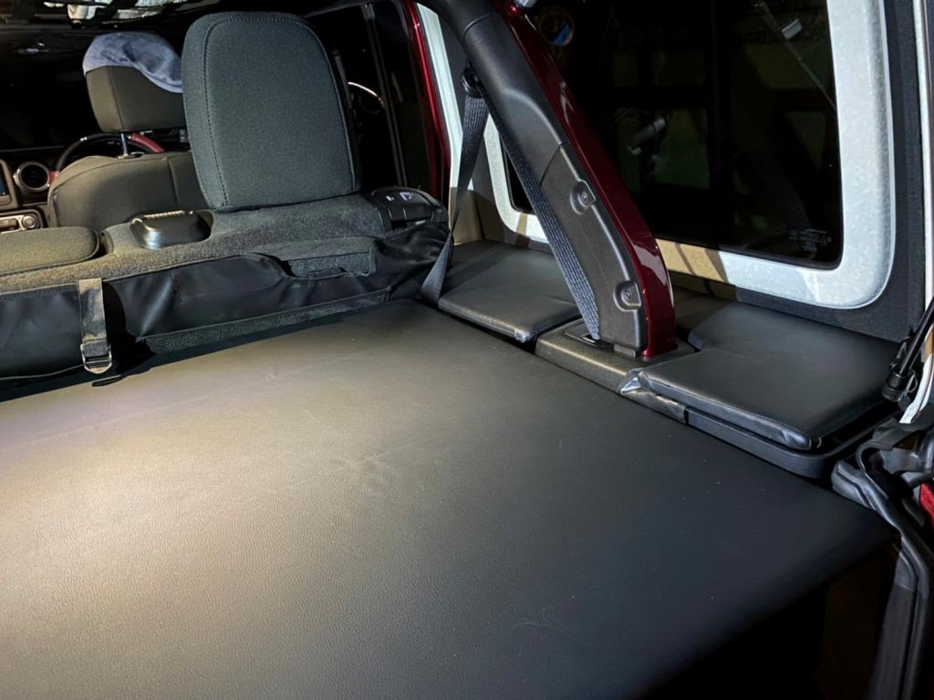 JLラングラーに自作のベッドキット完成！｜ジープ横浜青葉スタッフ