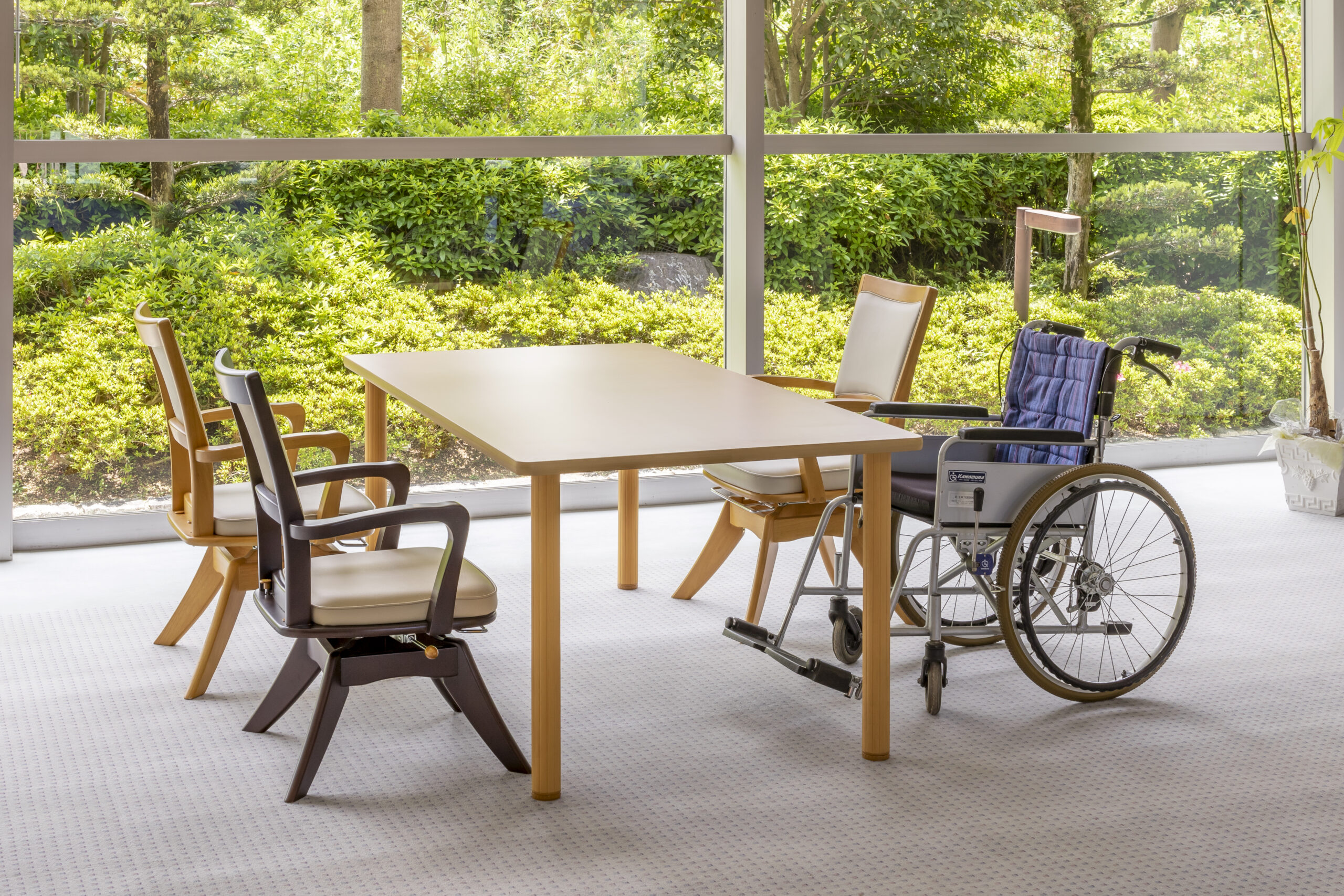 ピタットチェアFit（ﾌｨｯﾄ） | 介護椅子の製造販売 - 株式会社オフィス