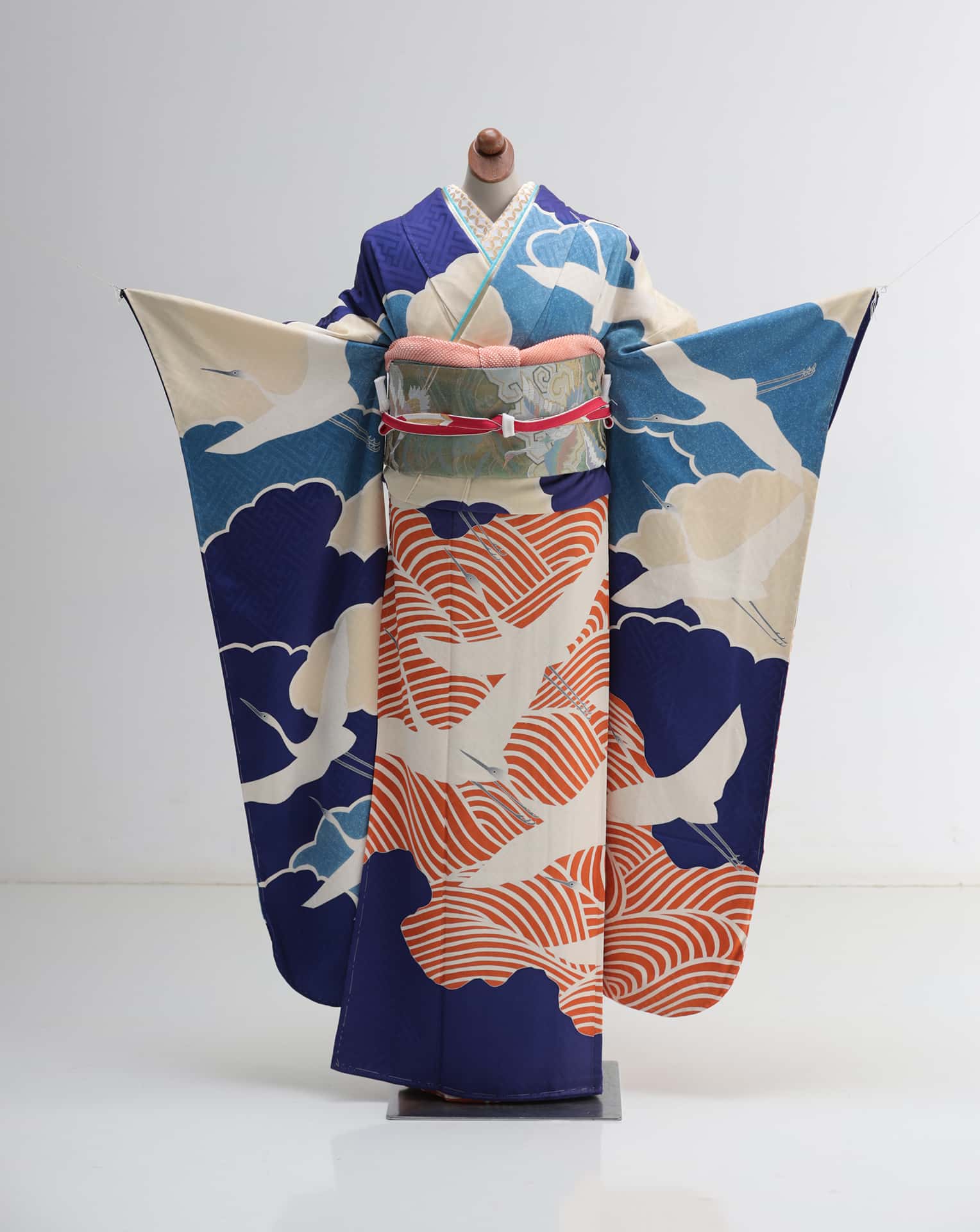 抽象雲取と波間に鶴の舞う振袖 | F-008 - OKADA PHOTOGRAPH