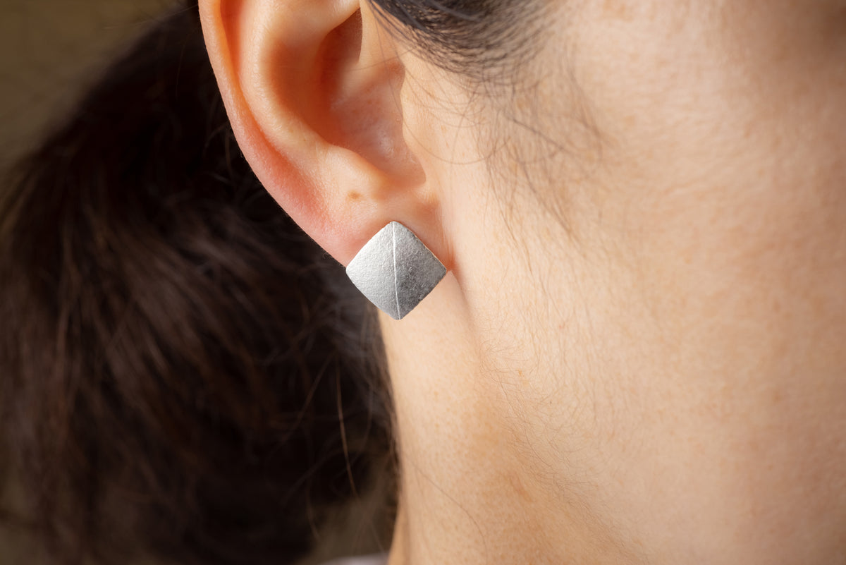 錫 ハーフトーンしかくピアス/イヤリング – 大寺幸八郎商店