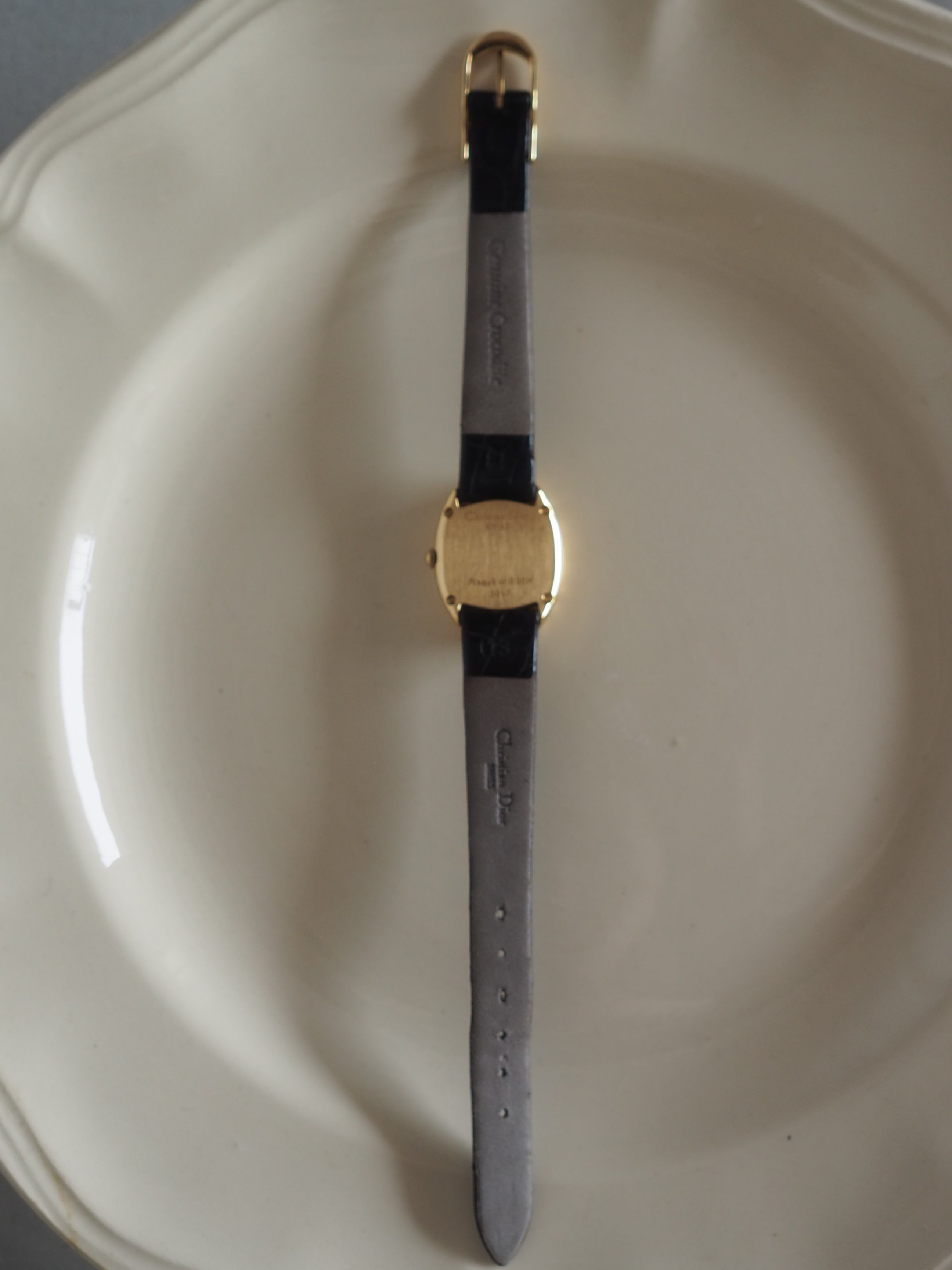 Christian Dior ディオール オーバル ロゴ ウォッチ 腕時計 ゴールド