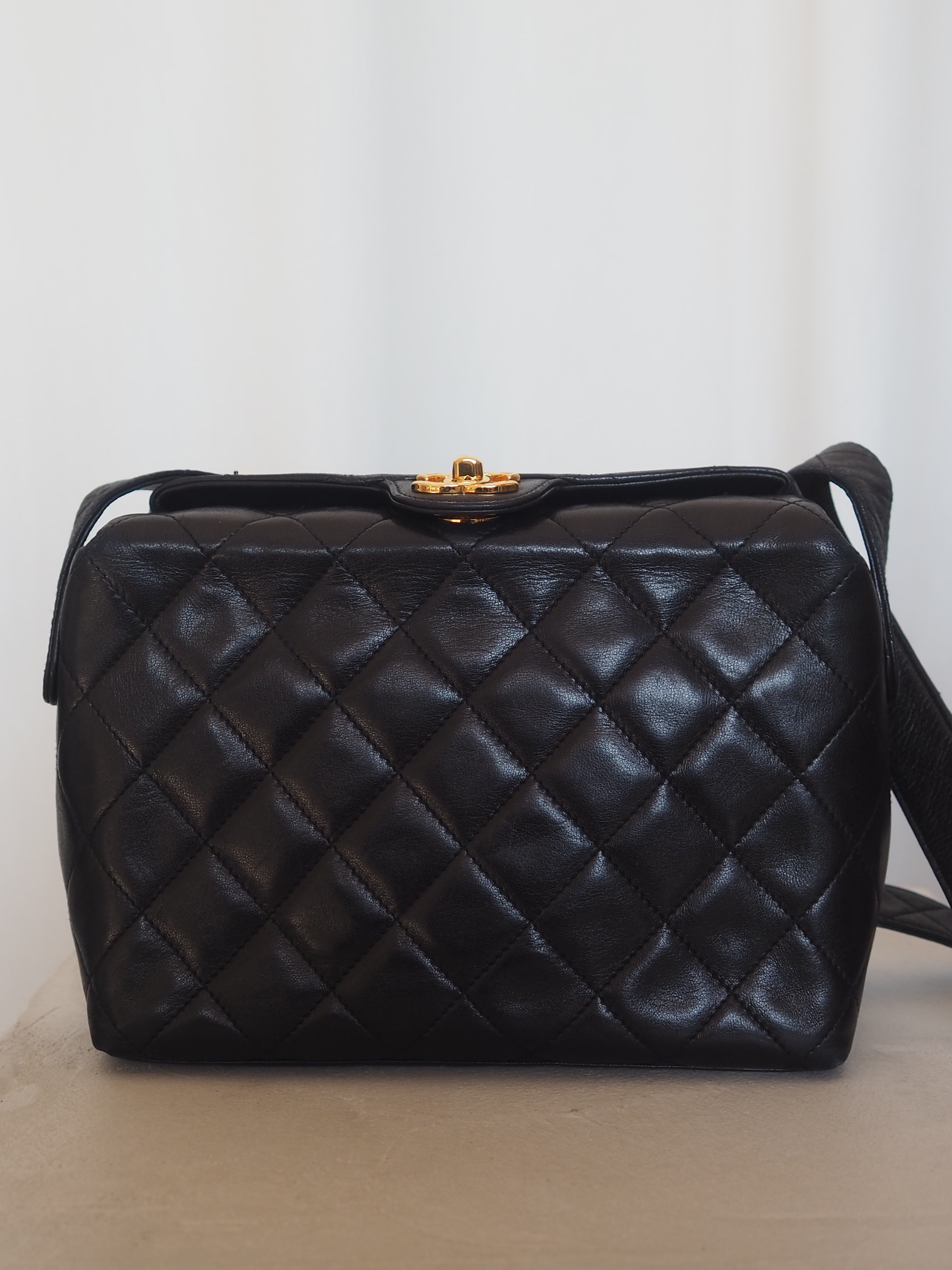 CHANEL ヴィンテージ シャネル ココマーク ショルダーバッグ ブラック