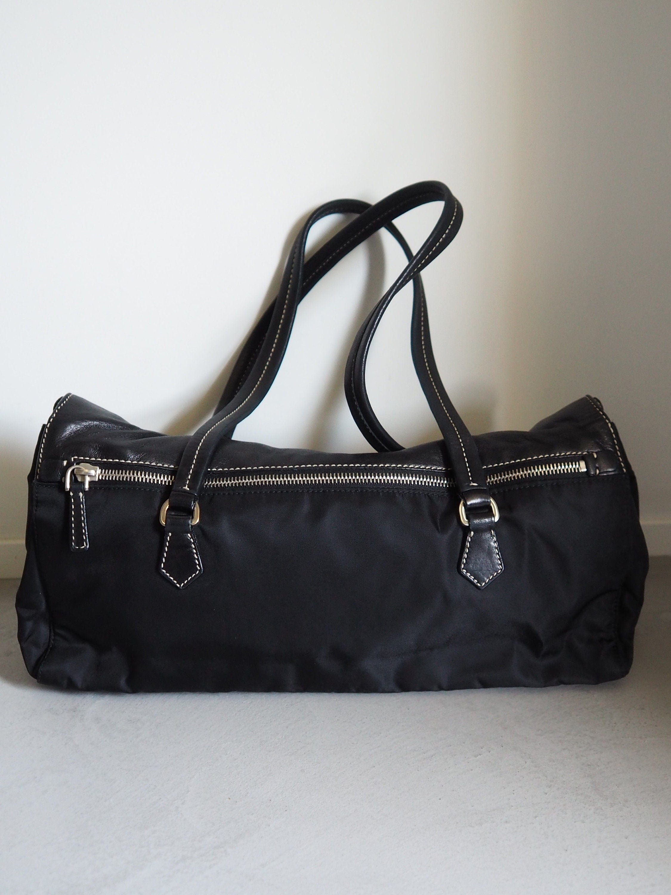 PRADA プラダ ナイロン ショルダーバッグ ブラック 三角 ロゴ ブラック