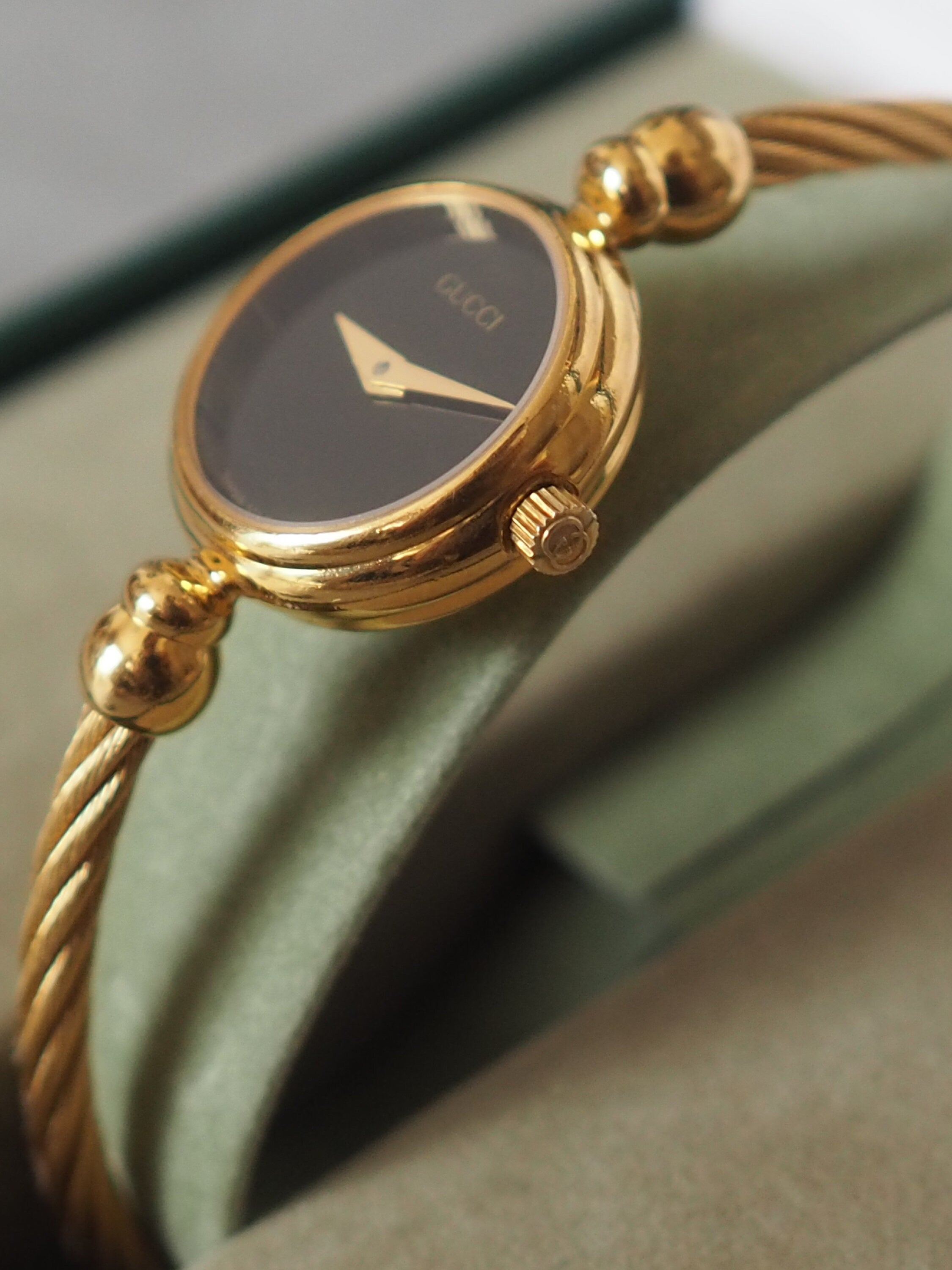 GUCCI グッチ バングル ウォッチ 腕時計 ゴールド ヴィンテージ