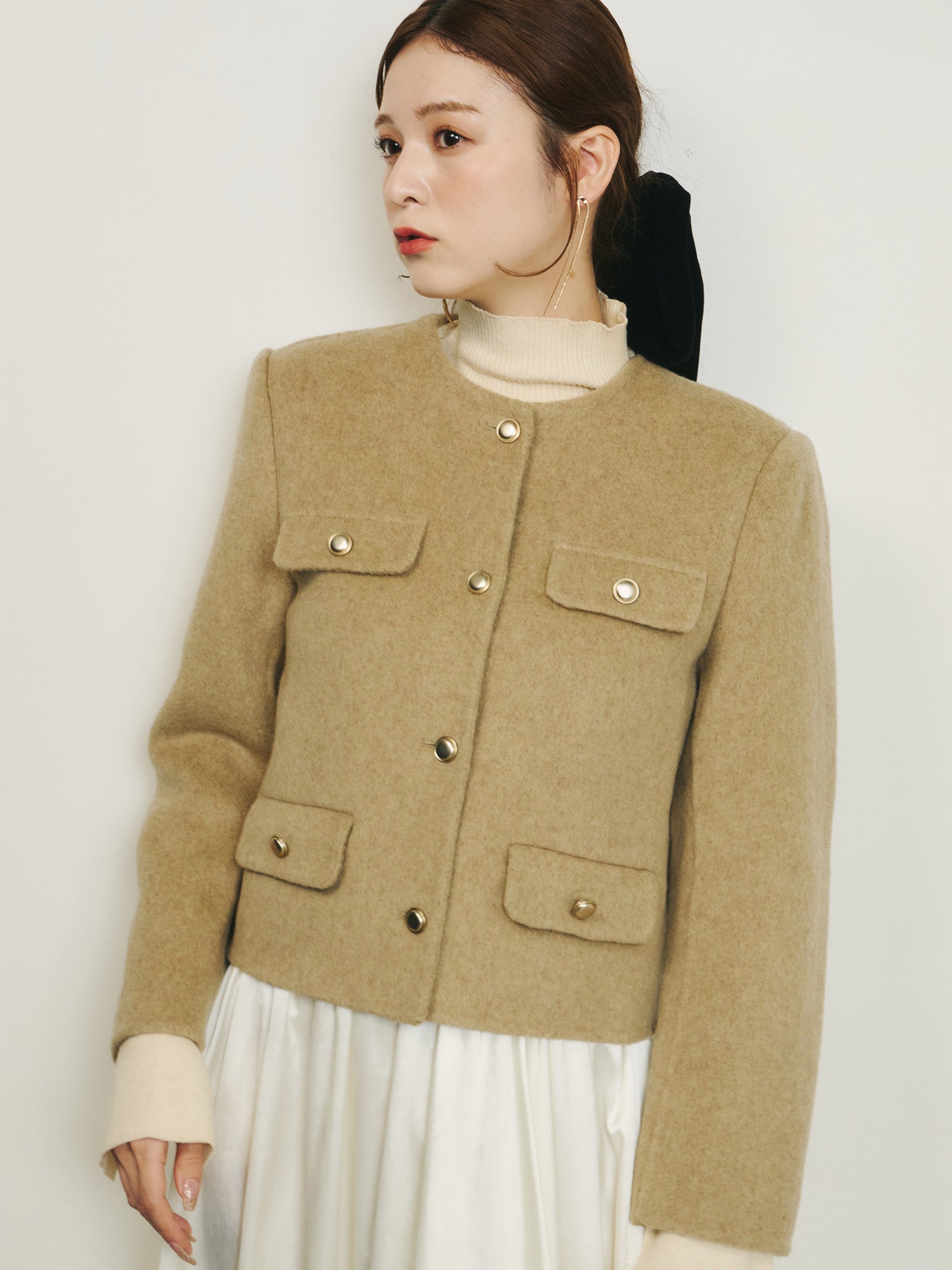 ゴールドボタンノーカラージャケット
