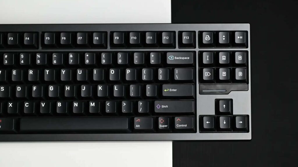 DIGIARTからシンプルなブラックデザインのキーキャップ「KAP White on