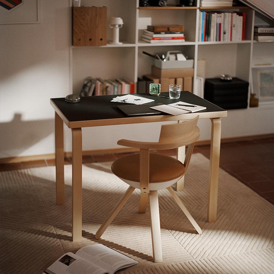 Artek テーブル 90B（d. 75）ブラックリノリウム