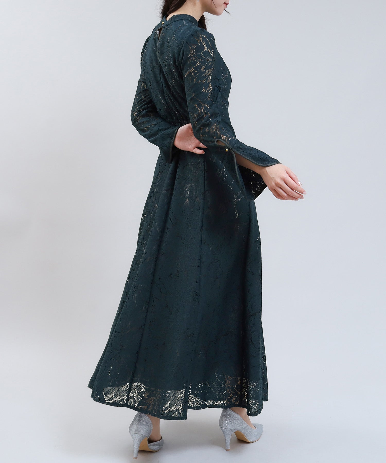 バックオープンティアドロップドレス