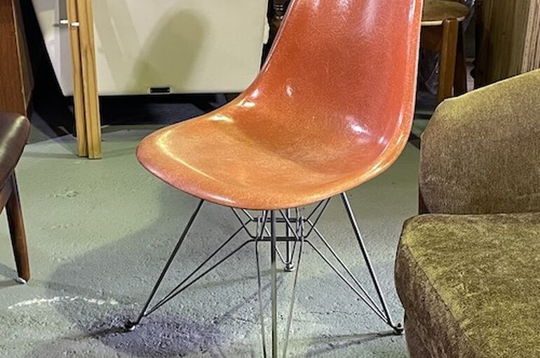 イームズのビンテージサイドシェルチェアの買取をしました。|大阪
