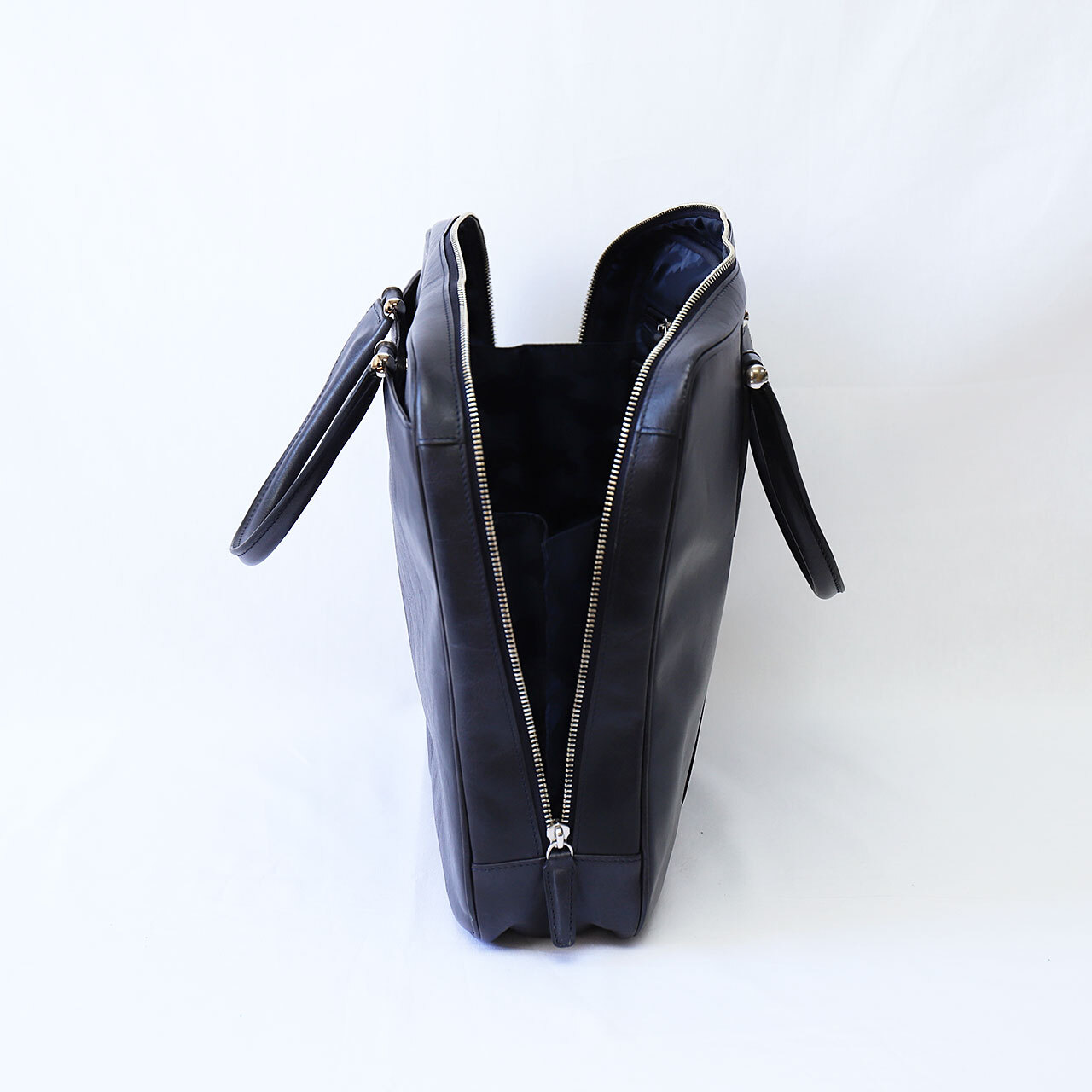 姫路産シュリンクオイルレザーのビジネスバッグ