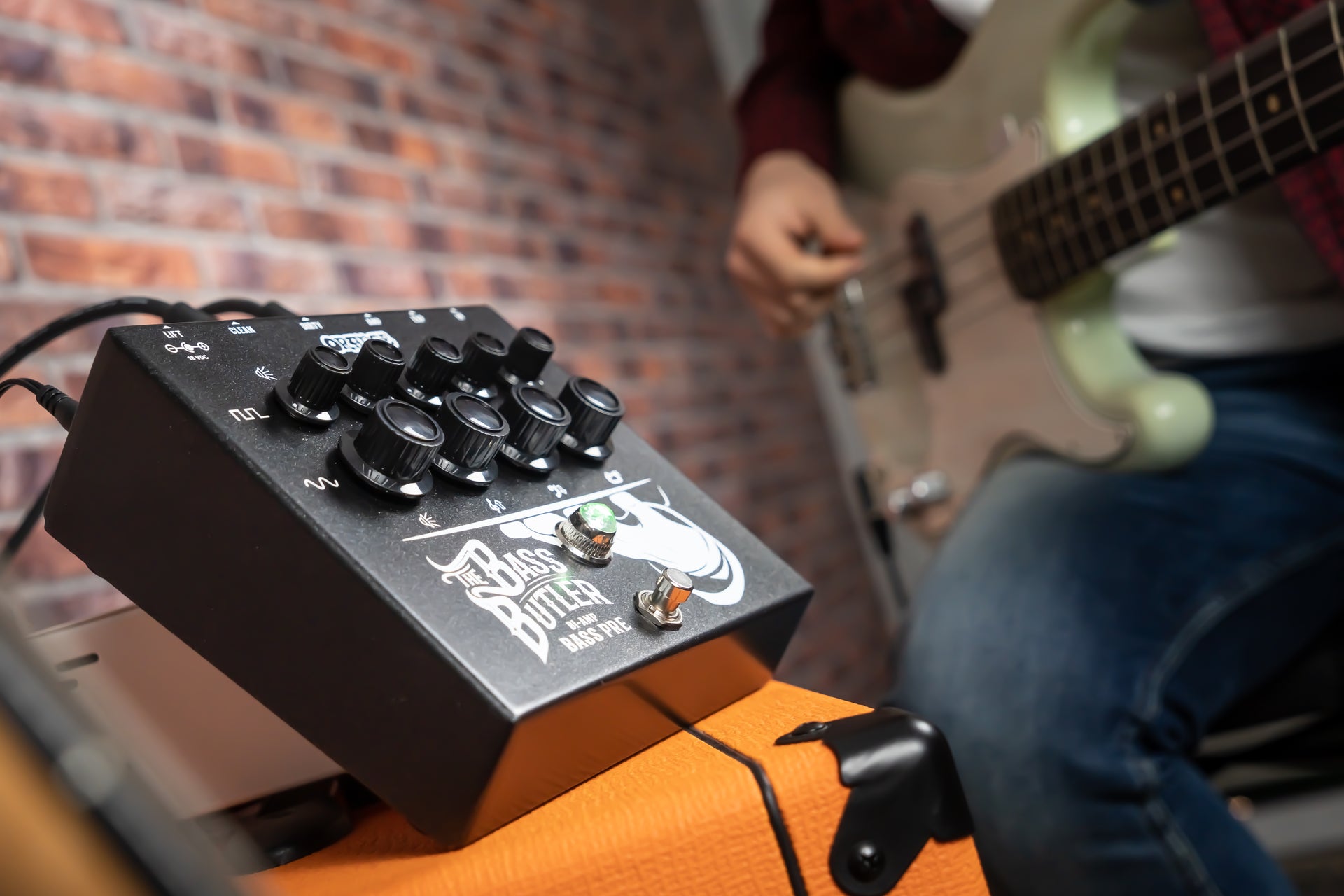 Orange Bass Butler | Bi-Amp Bass Preamp Pedal – Orange Music