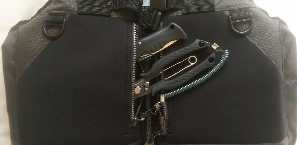 シマノ ロックショアベスト、沖磯でも使えるフローティングベストの