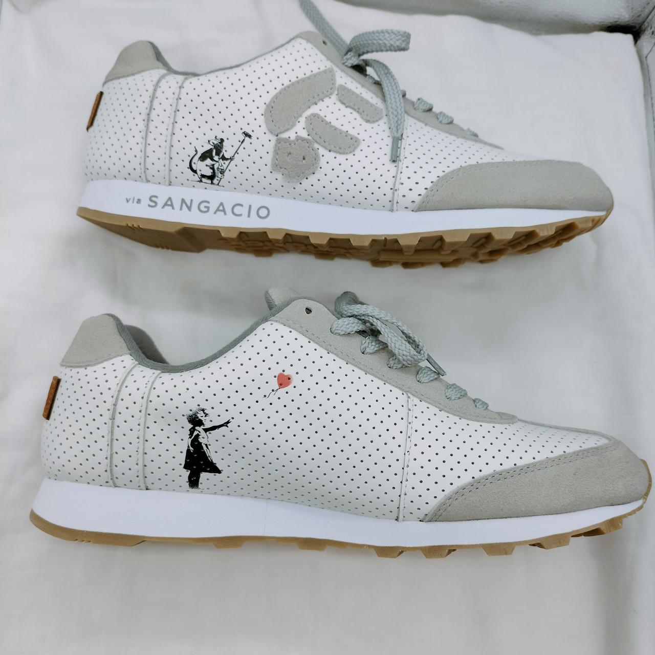 via SANGACIO|バンクシー限定コラボスニーカー|【ハードオフ公式通販