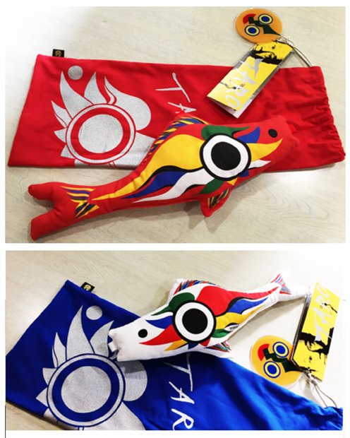 岡本太郎記念館では、こどもの日に向けて太郎さんデザインの鯉のぼりを