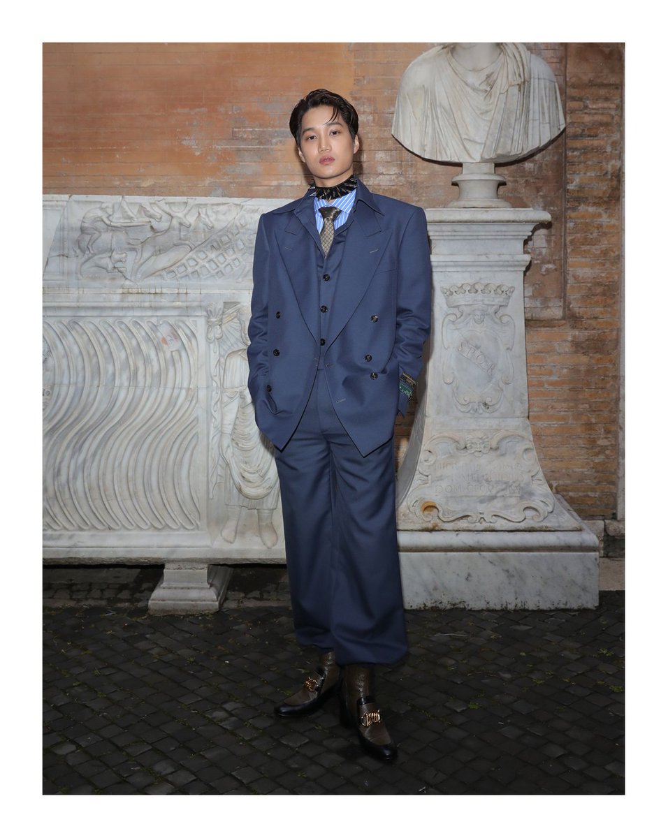 Exo の #Kai は、#GucciFW19 コレクションのオーバーサイズ ダブル