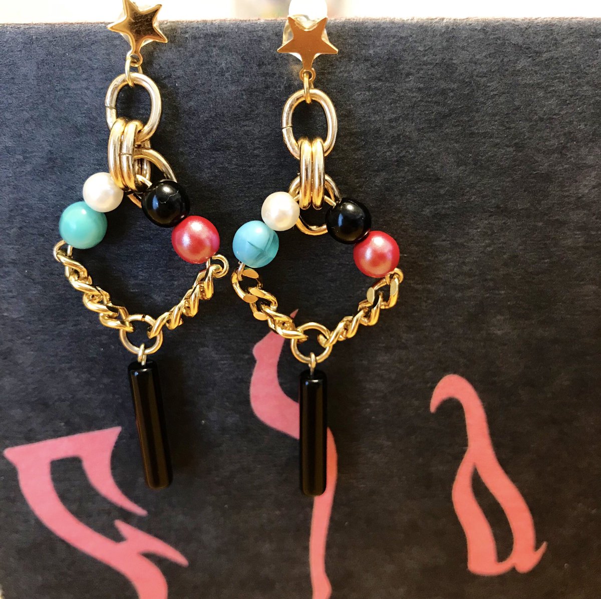 米津さんがFlamingoの最後でつけてるピアスを買おうか悩んだけど、素材