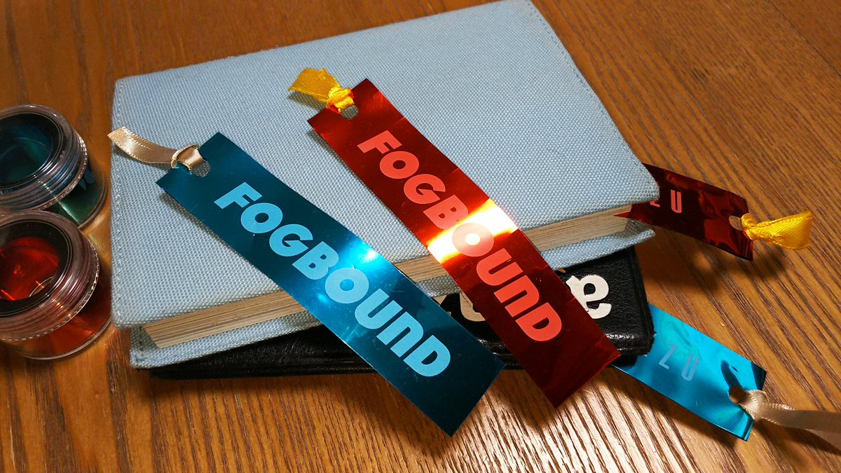 米津玄師さんの日本武道館で飛んだ銀テープを、しおりにしてみた