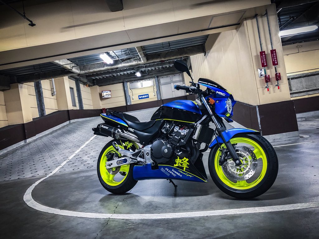 HONDA HORNET 250 DX custom 今回はカラーホイール導入してひとまず