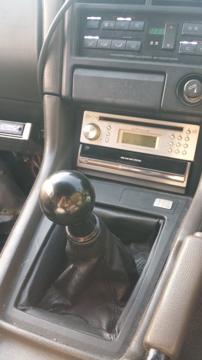 ソアラのシフトノブ交換💡 金属は夏熱く冬冷たいのでジュラコンに
